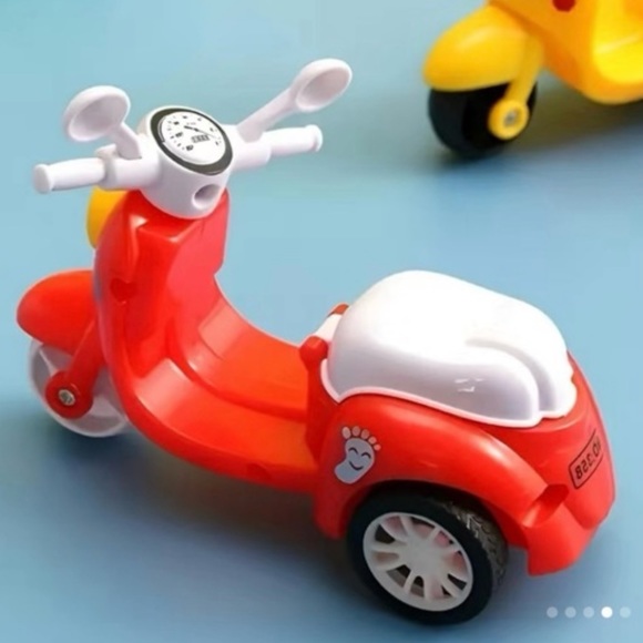 Toy Scooter in Red - Picture 1 of 11